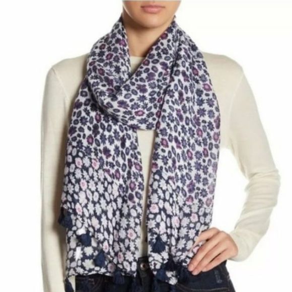 Rebecca Minkoff Accessories - Rebecca Minkoff Blue Daisy Oblong Tassel Trim Scarf